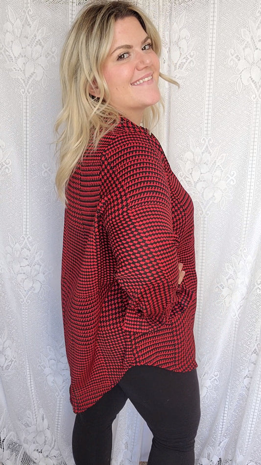 Size 1x Red & Black Houndstooth Button Up Long Sleeve