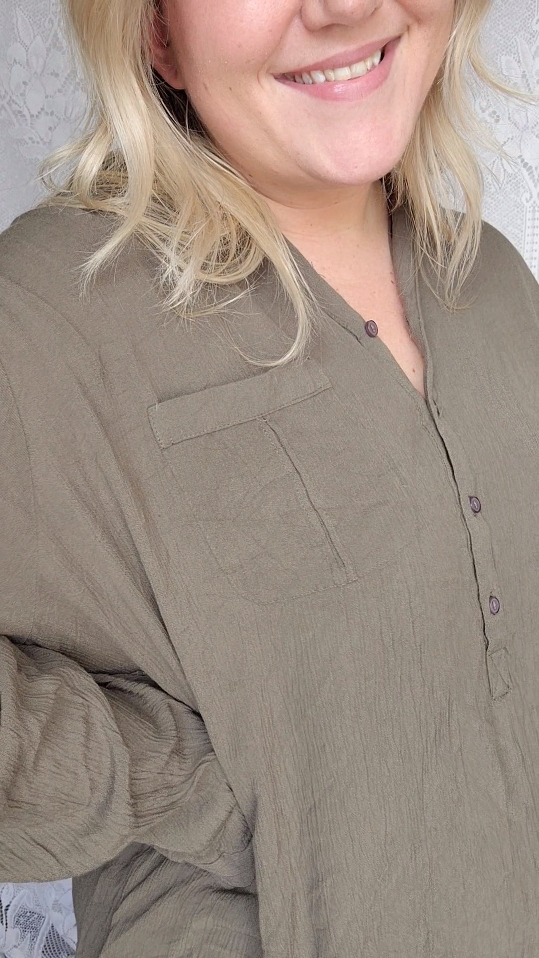 Fits like a 2x Olive Green Crinkle Long Sleeve Hi Lo Blouse