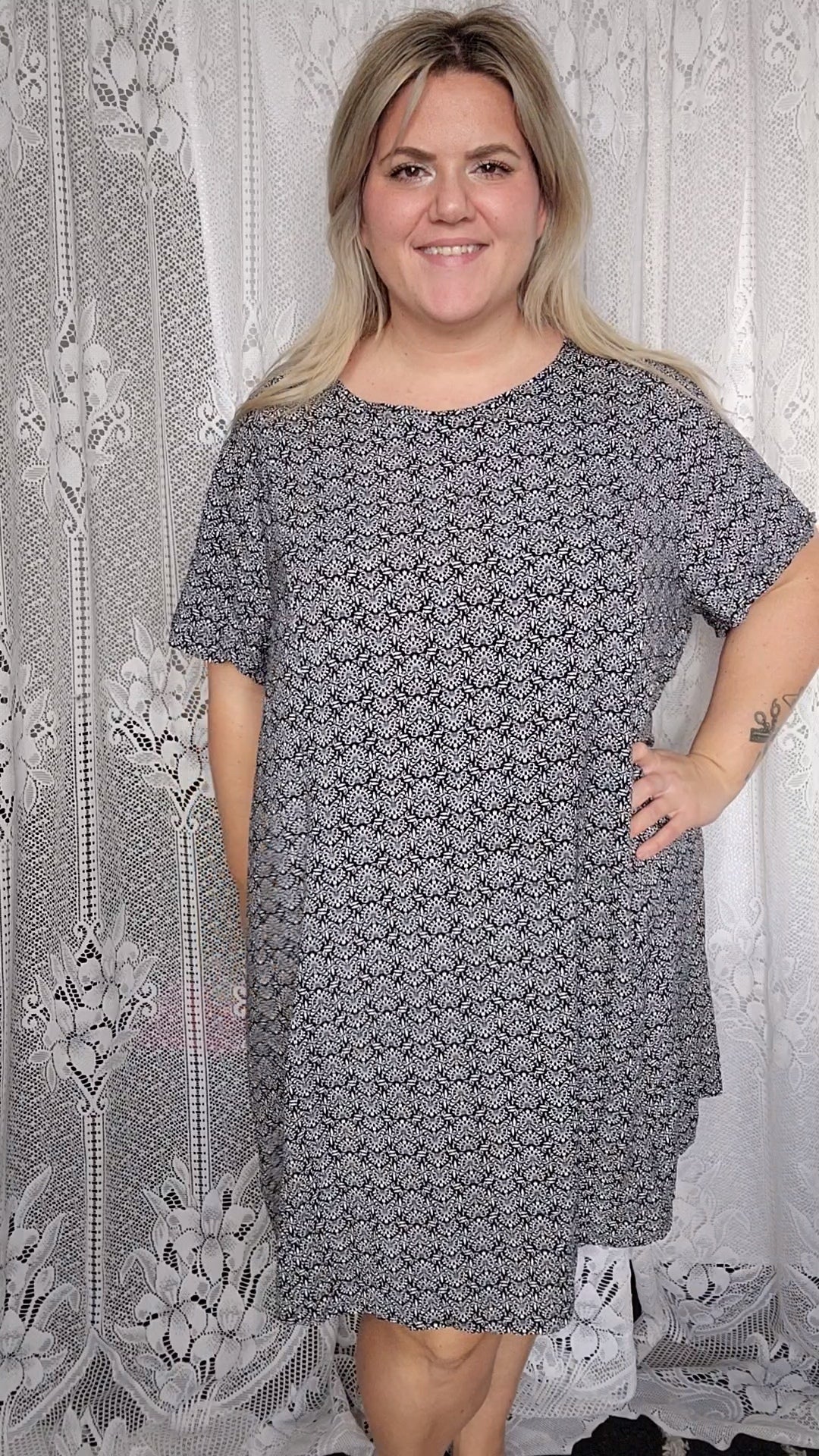 Size 4x Black & White Floral Dress