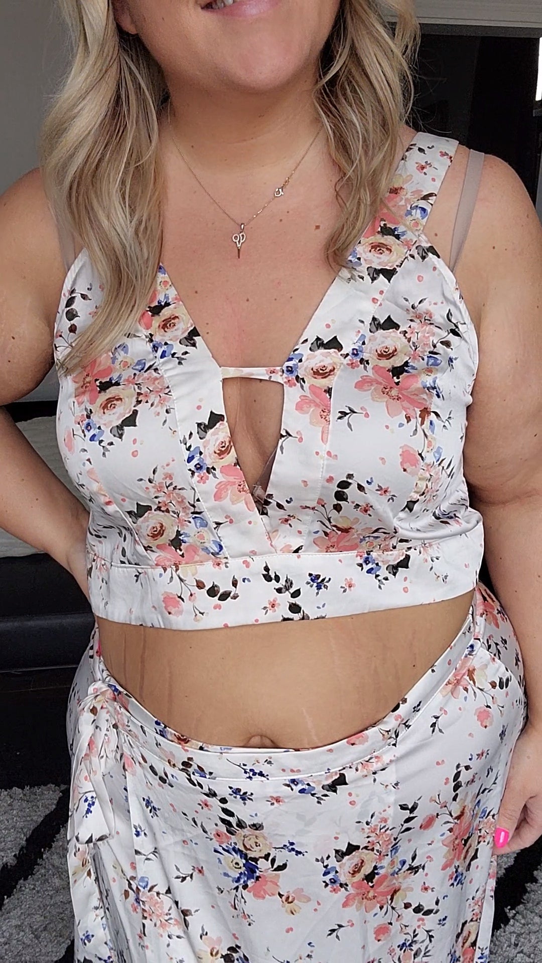 Size 2x White Satin Floral Two Piece Set