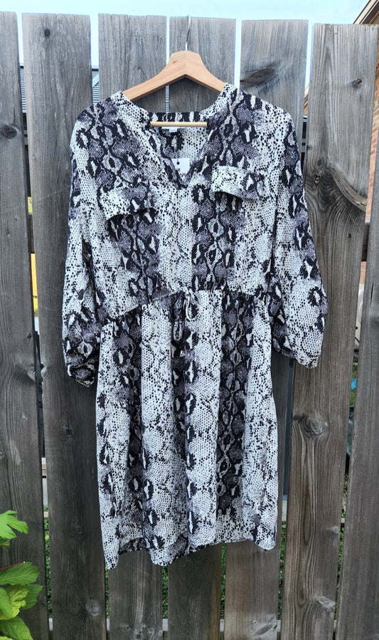 Size XL White snake tie waist Blouse