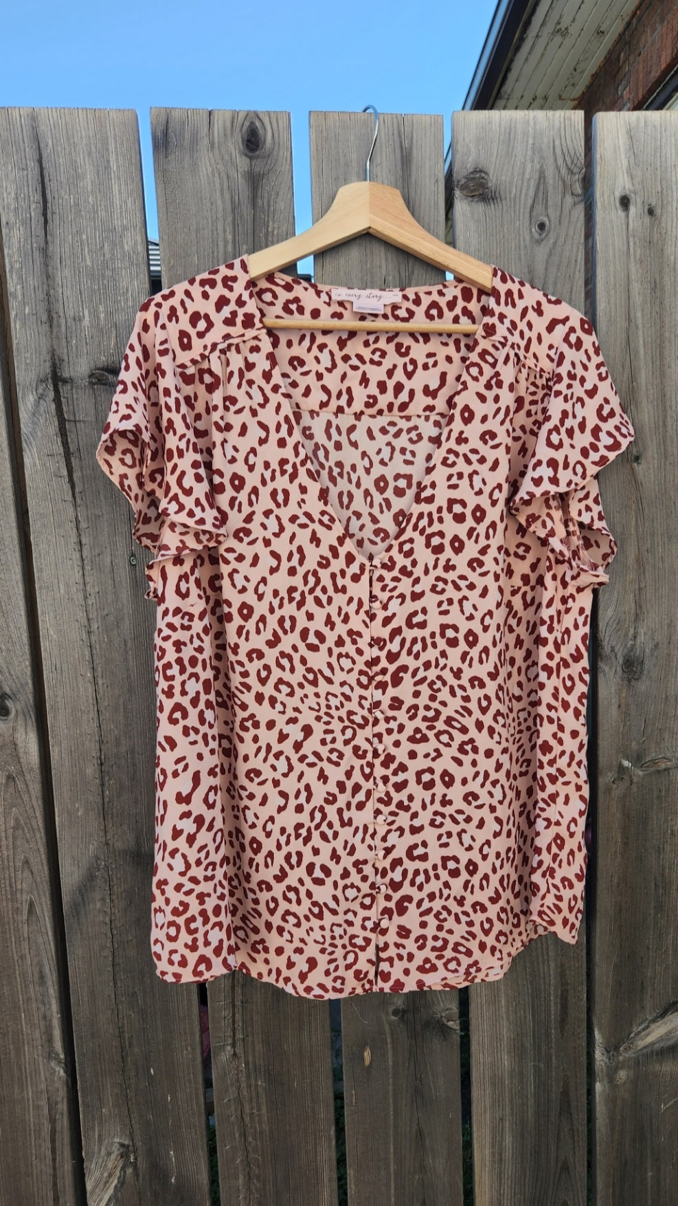 Size 0x Pink Leopard Print Button Up Blouse