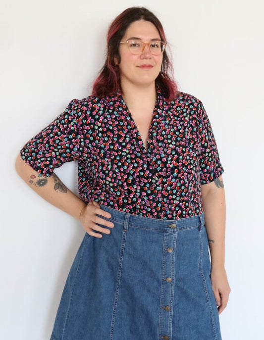 Size 1x  Vintage Black Floral Button-up